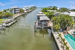 Casa Baybreeze - Luxury on Water