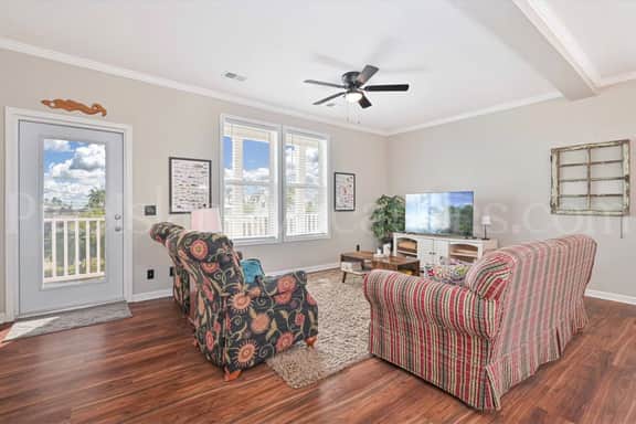 High on Henley • Spa • 3 BR • Sleeps 6