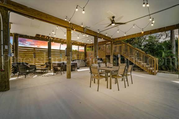 High on Henley • Spa • 3 BR • Sleeps 6