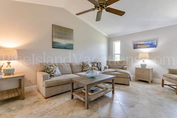 Pineland Palms - 3/2 Pool Home