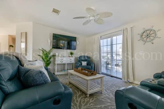 Slip & Dip - 2/2 Waterfront Pool Home