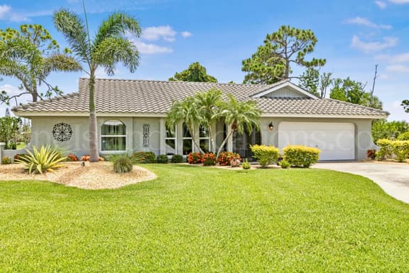 Pineland Palms - 3/2 Pool Home
